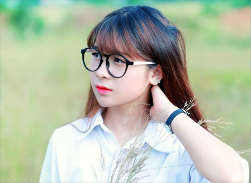 Ảnh gái xinh đeo kính cute